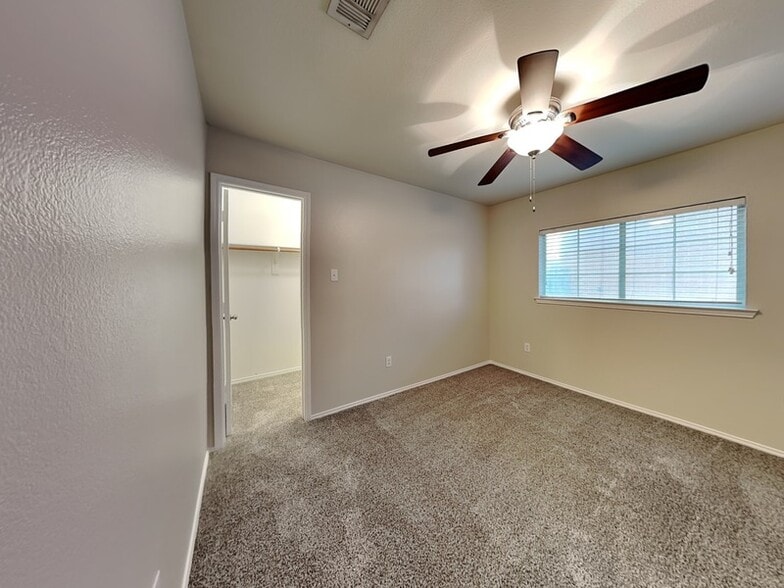 Building Photo - 219 Stable Dr