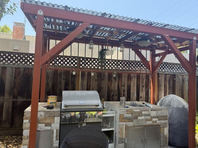 Building Photo - 707 Pierino Ave