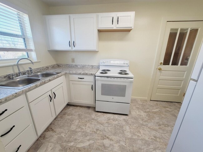 Building Photo - 1307 Elberta Dr