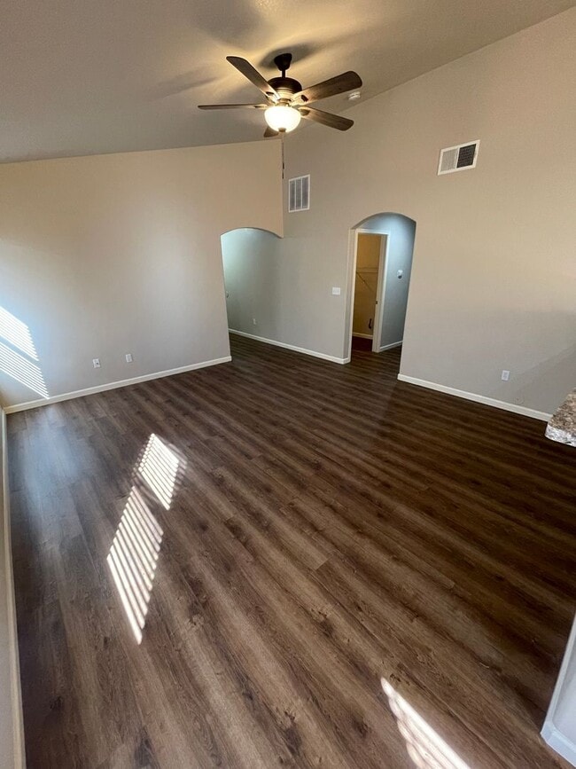 Building Photo - Gorgeous 3 Bedroom / 2 Bathroom Home in Las Colinas