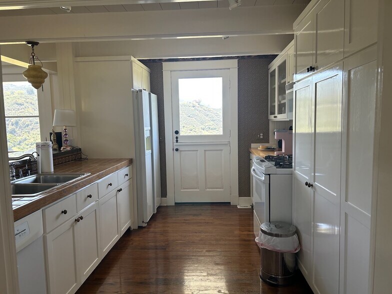 Building Photo - 3838 Paseo Primario