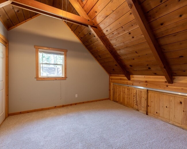 Building Photo - Charming pet friendly craftsman style home...