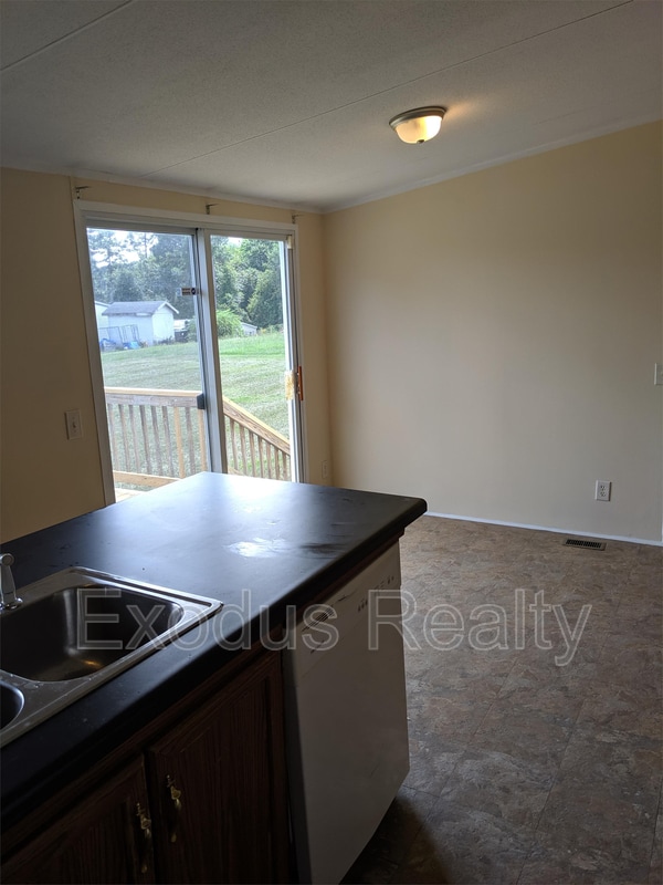 Building Photo - 220 Winding Ridge