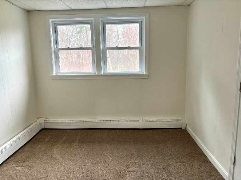 Building Photo - 337 Village St