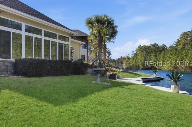 Building Photo - 165 Topside E