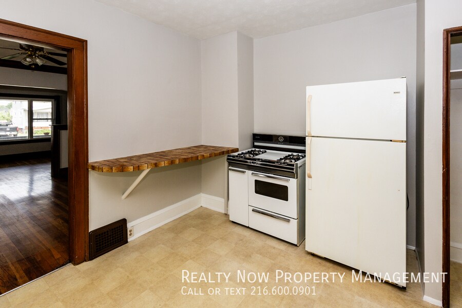 Building Photo - 3765 W 134th St