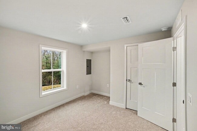 Building Photo - 8901 Blackthorne Pl