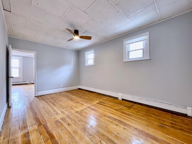 Building Photo - 259 3rd St
