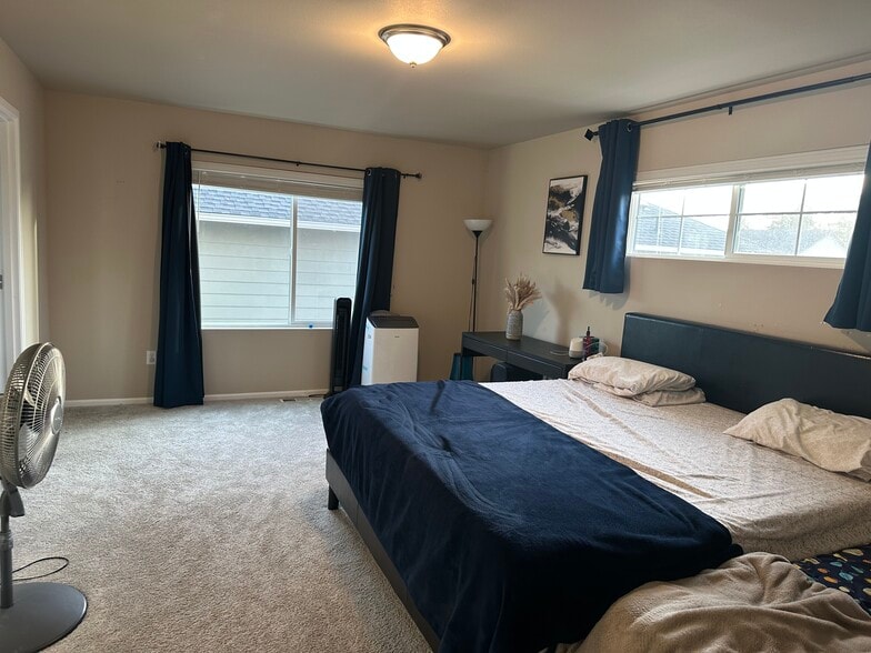 Building Photo - 3909 80th Ave NE