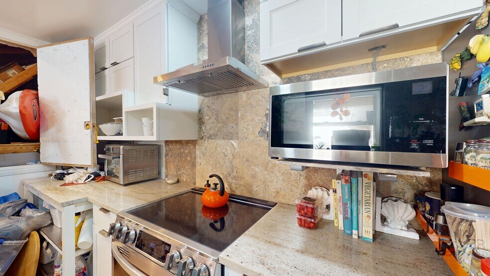 Building Photo - 385 E Hartford St