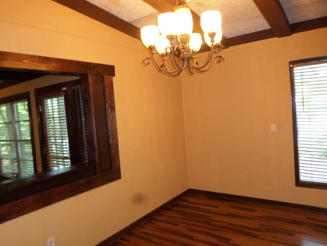 Building Photo - 170 Lake Dr