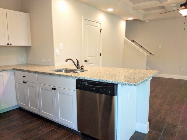 Building Photo - **APPLICATION RECEIVED** 3BR / 2.5BA Home | Fenced Backyard, Garage & Stainless Appliances!
