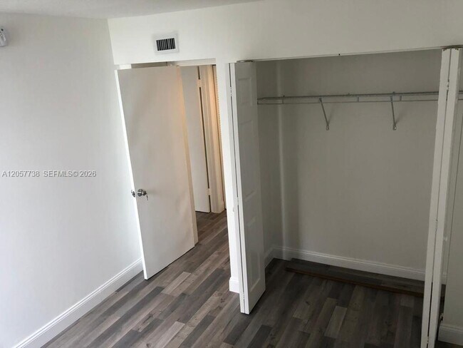 Building Photo - 9682 Fontainebleau Blvd