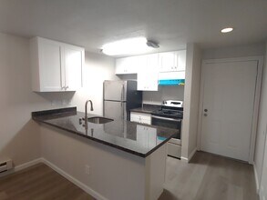 Building Photo - 9484 Redmond Woodinville Rd NE