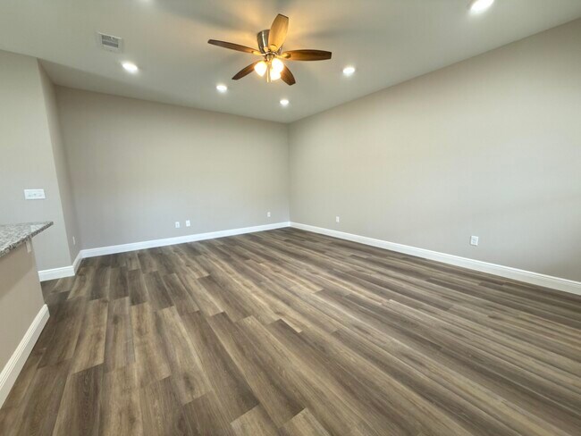 Building Photo - 6637 Water St