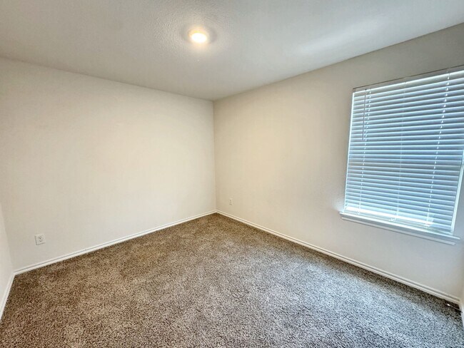 Building Photo - 3/2 in Magnolia Master Planned Community!