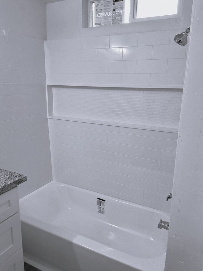 Building Photo - House plus studio!