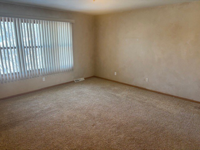 Building Photo - N6188 Shadybrook Ln