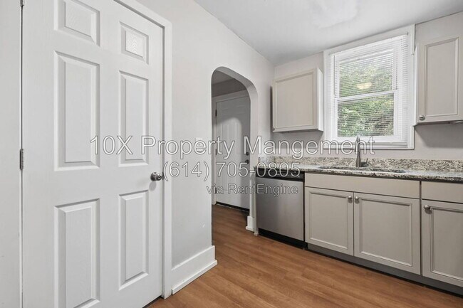 Building Photo - 1088 Siebert St