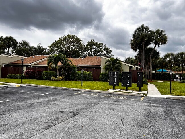 Building Photo - 51 Meadows Dr