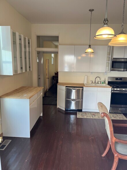 Building Photo - 2177 Sohn St