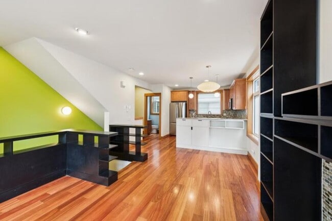 Building Photo - 2 bedroom in Seattle WA 98112