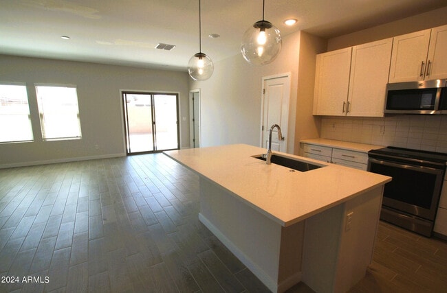 Building Photo - 7818 N 79th Ave