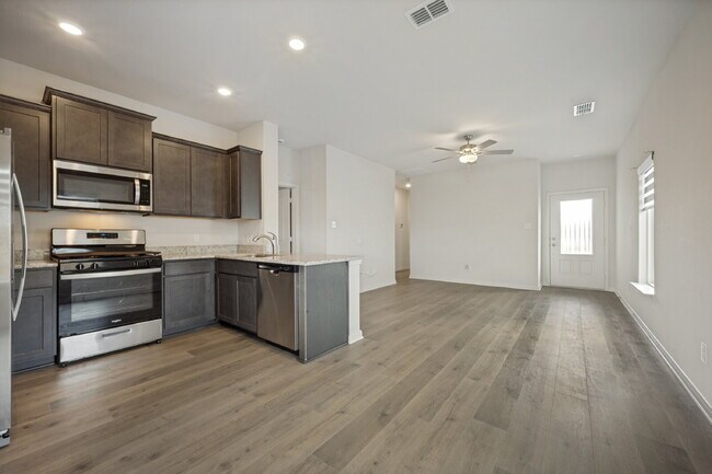 Building Photo - Modern 3BR Home with Open Floor Plan in Ponder, TX