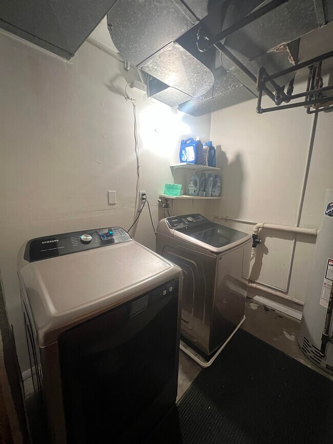 Building Photo - 607 Sussex St