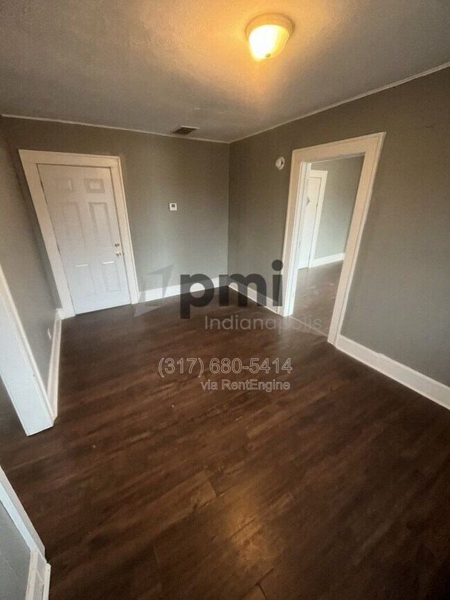 Building Photo - 215 1/2 S Madison Ave