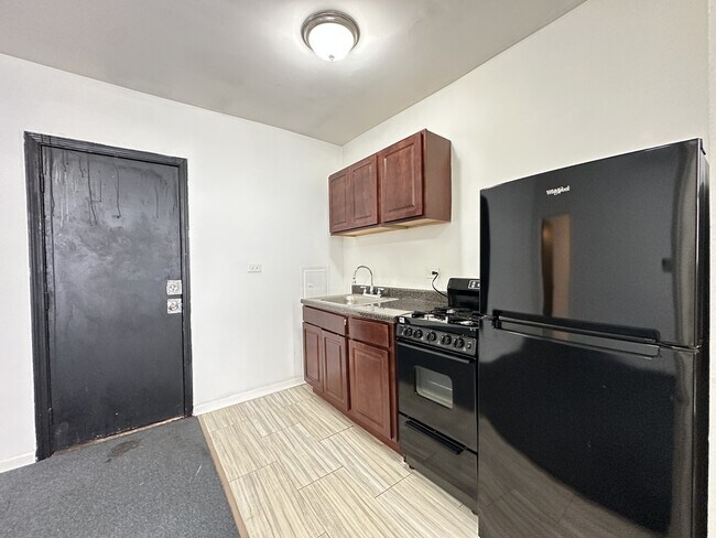 Building Photo - 5710 N Winthrop Ave