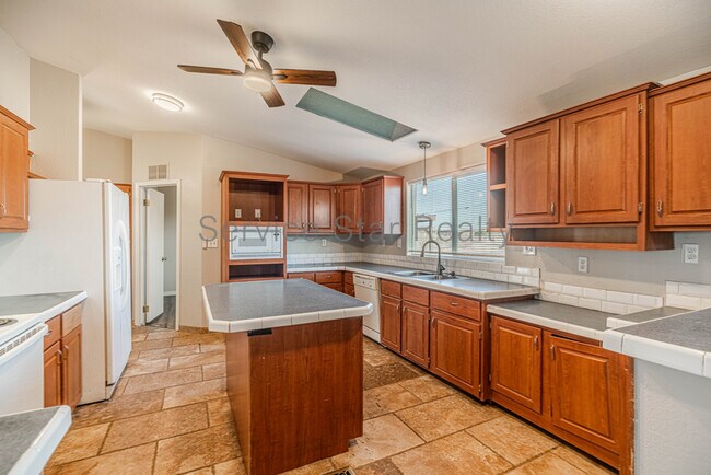 Building Photo - 18143 W Morning Vista Ln