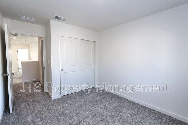 Building Photo - 2104 Shady Tree Cir