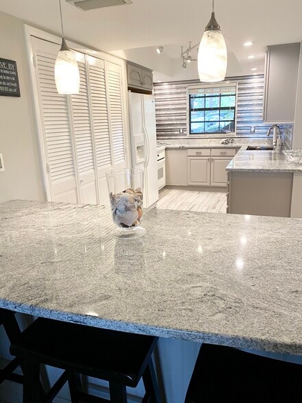 Building Photo - 150 Englewood Isles Pky