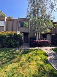 Building Photo - 2224 Woodside Ln