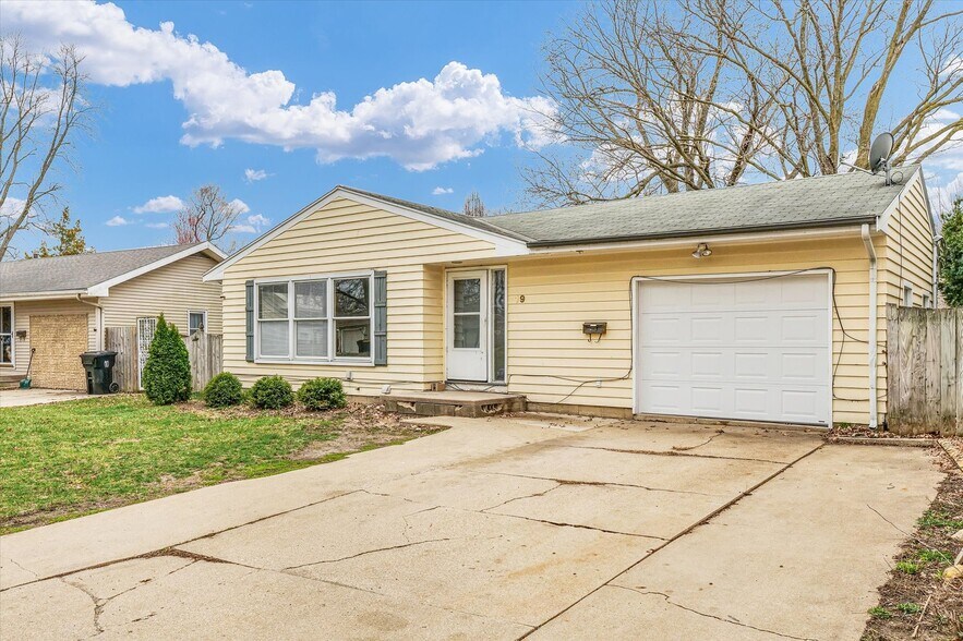 Primary Photo - 19 Delaine Dr