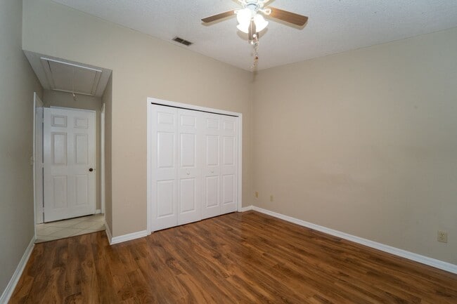 Building Photo - 2/2 Second Floor Apartment