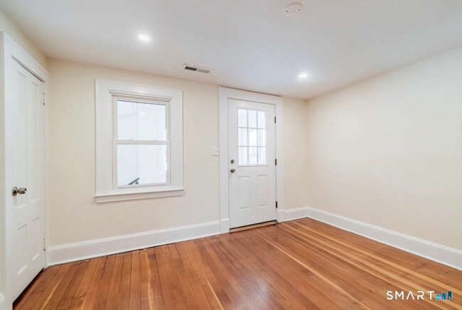 Building Photo - 8 Piney Ridge Rd