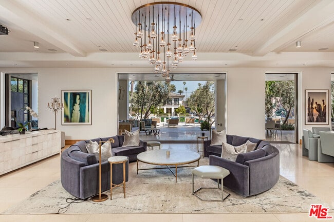 Building Photo - 618 N Beverly Dr