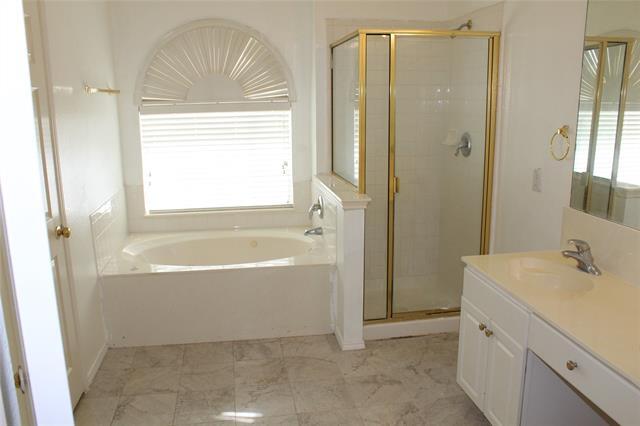 Building Photo - 3325 Bluegrass Dr