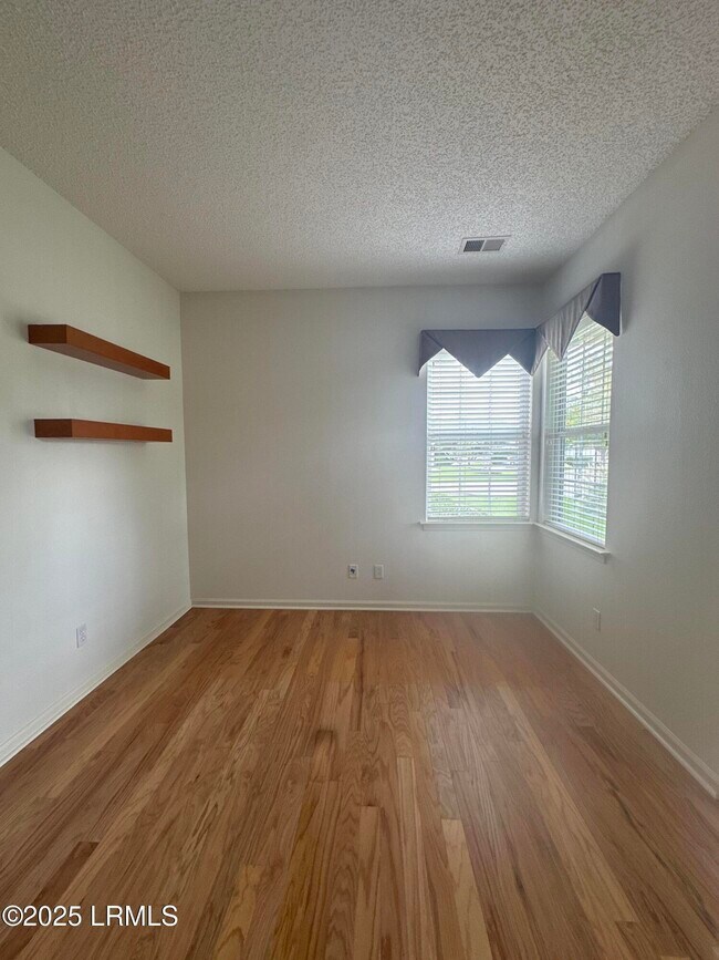 Building Photo - 1 Pomegranate Ln