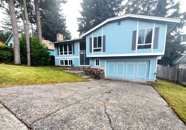 Building Photo - HUGE 5 Bedroom Home - Federal Way
