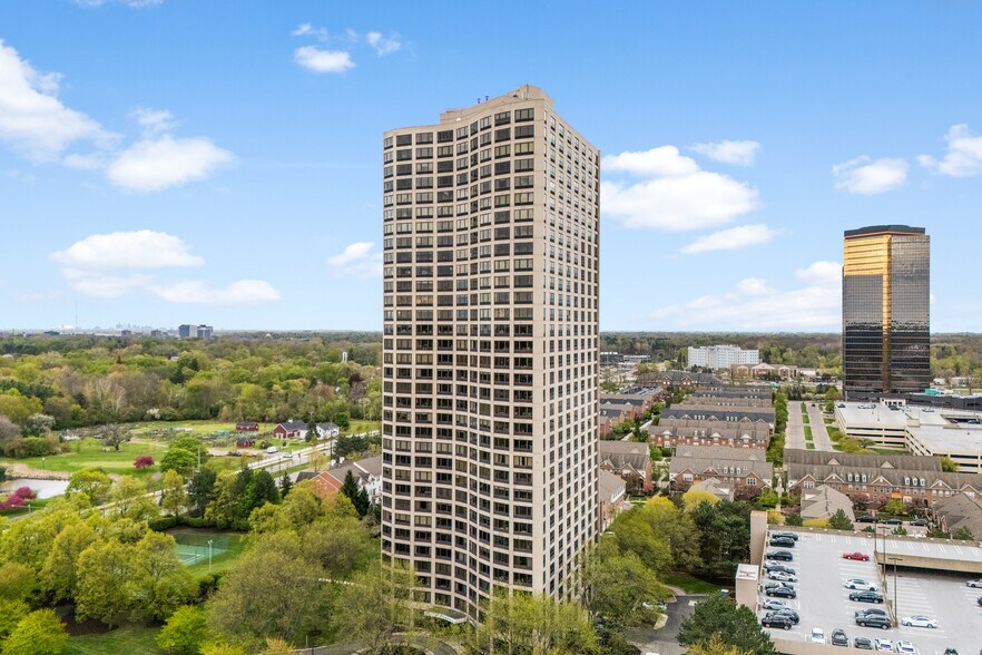 Building Photo - 5000 Town Ctr