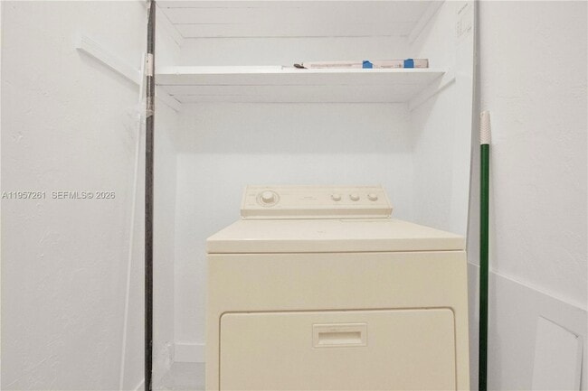 Building Photo - 51 NE 56th Ct