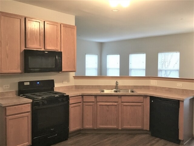 Building Photo - 1878 Candlelight Cir