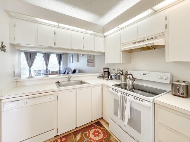 Building Photo - 353 S US Hwy 1