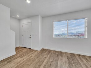 Building Photo - Herriman 3 Bedroom Townhouse Ready to be Called Home!