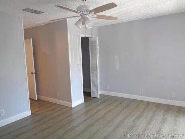 Building Photo - 1917 NE 3rd St