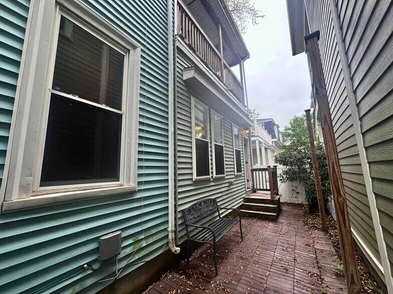 Front - 1 Jess St.