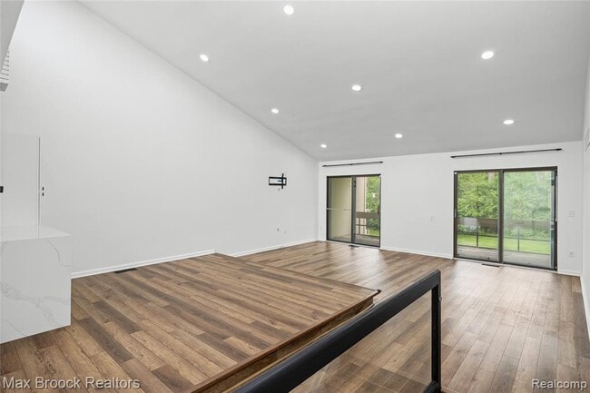 Building Photo - 7432 Azalea Ct